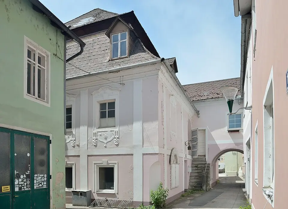 Nibelungenhof, Wohn- und ehem. Gasthaus