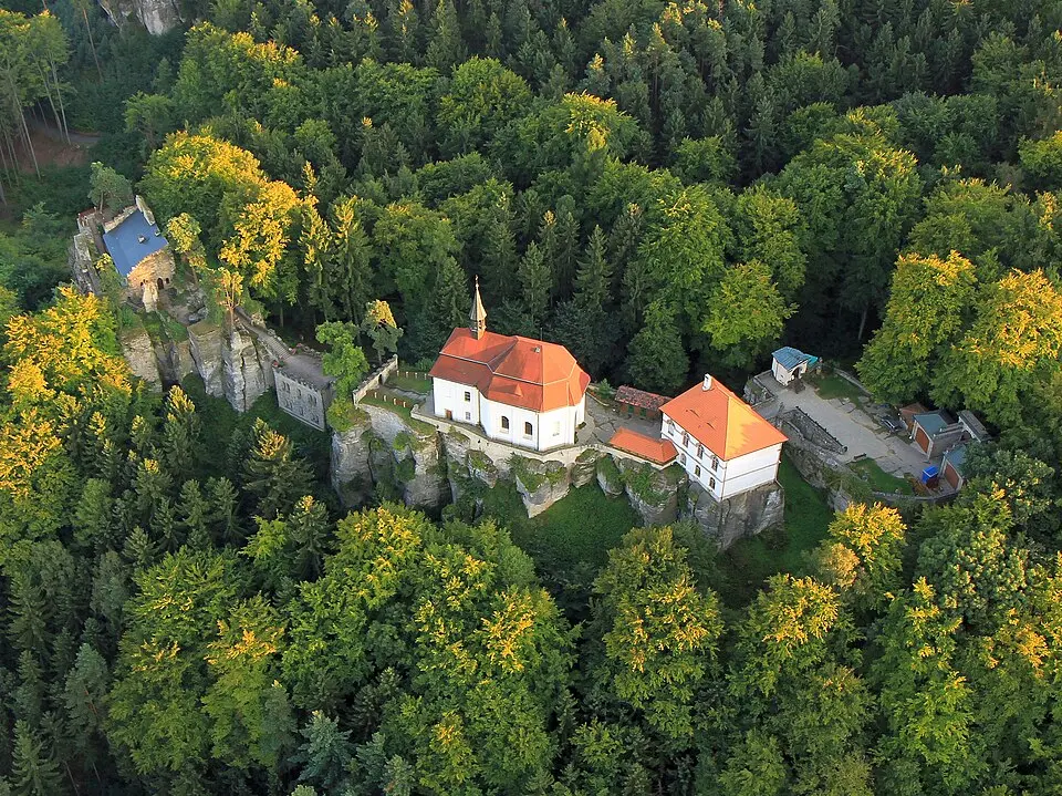 Bild: Zdeněk Fiedler · CC BY-SA 3.0 Burg Valdštejn