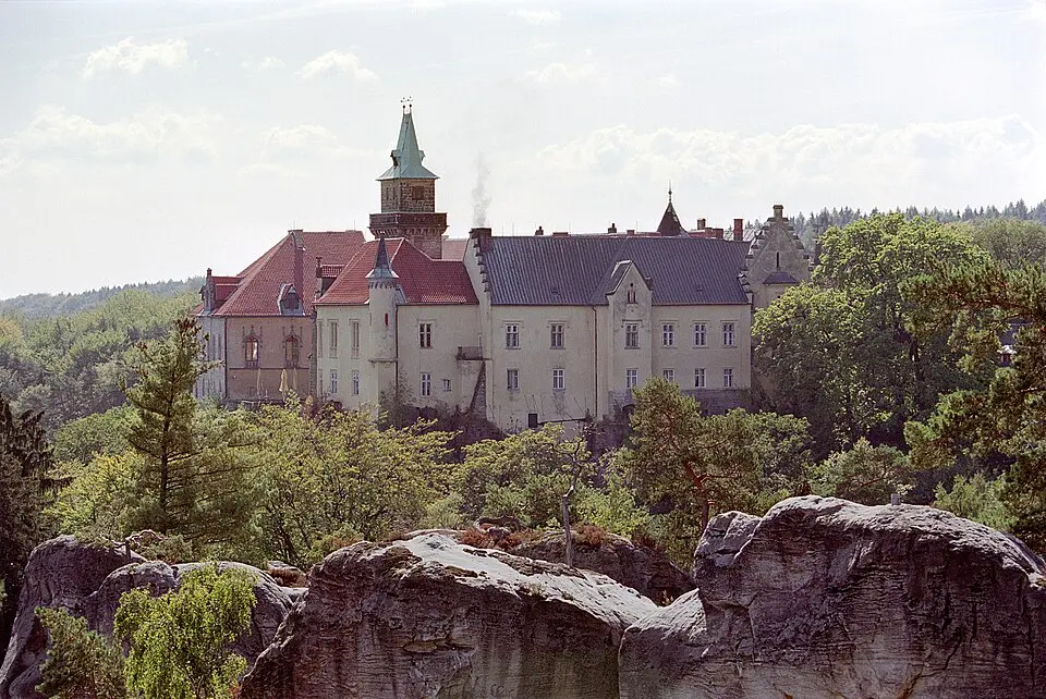 Hochgeladen von: Olaf1541 · CC BY 2.5 Schloss Groß Skal