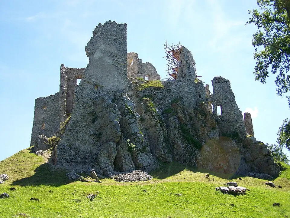 Hrad Hrušov, palác hradný severovýchodný I.