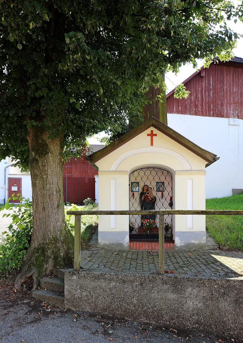 Wegkapelle und Glockenturm
