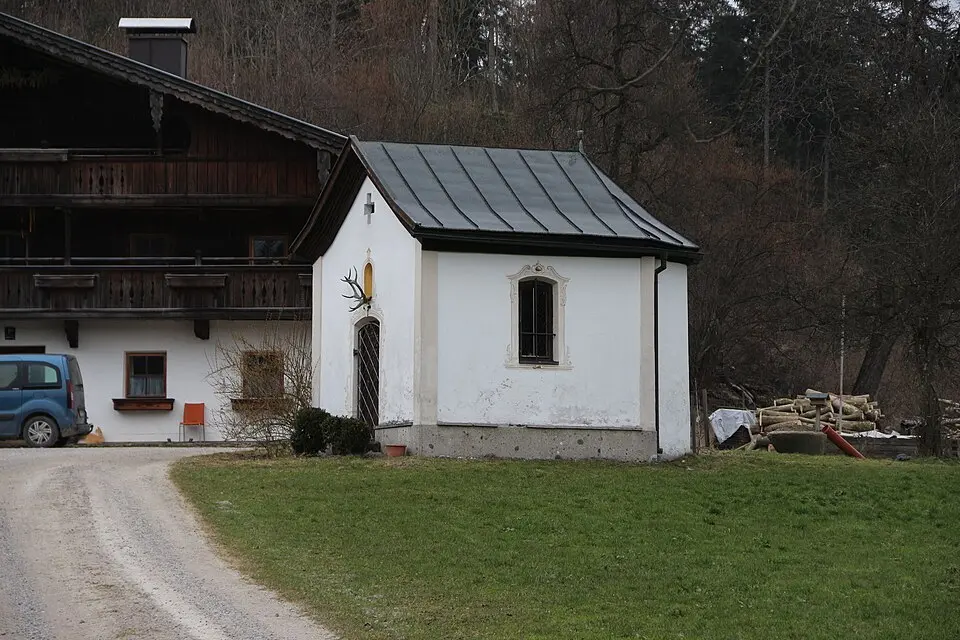 Hubertuskapelle beim Marchhof/ Marchkapelle und Kruzifix