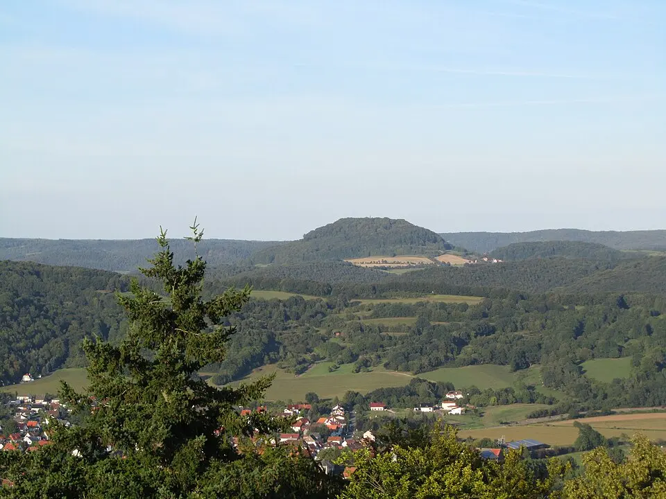 Obrázok: Jörg Braukmann · CC BY-SA 3.0 Hülfensberg