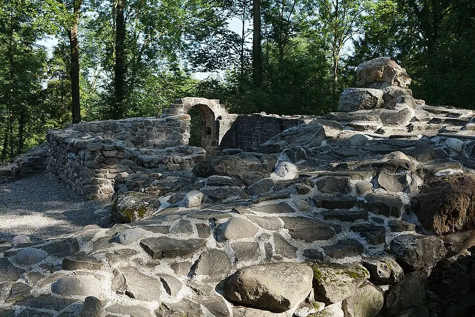 Bild: Roland Zumbuehl · CC BY 3.0 Burg Hünenberg