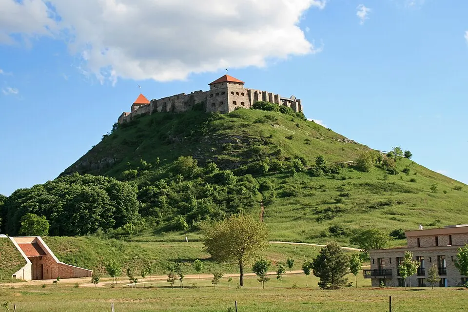 Image: Peter Stehlik PS-2507 · CC BY 3.0 Sümegi vár