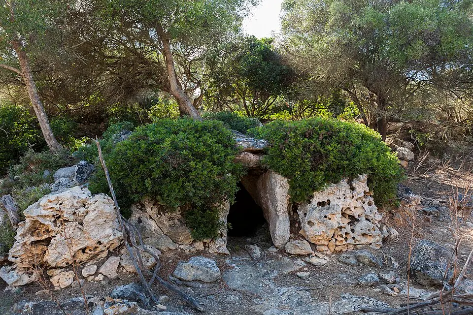 hypogées de Biniai Nou
