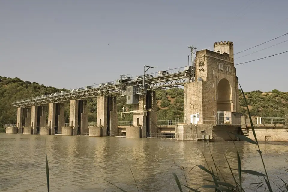 Presa y central eléctrica El Salto