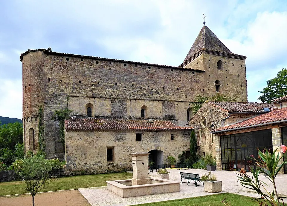 Image: Chris06 · CC BY-SA 4.0 abbaye de Saint-Polycarpe