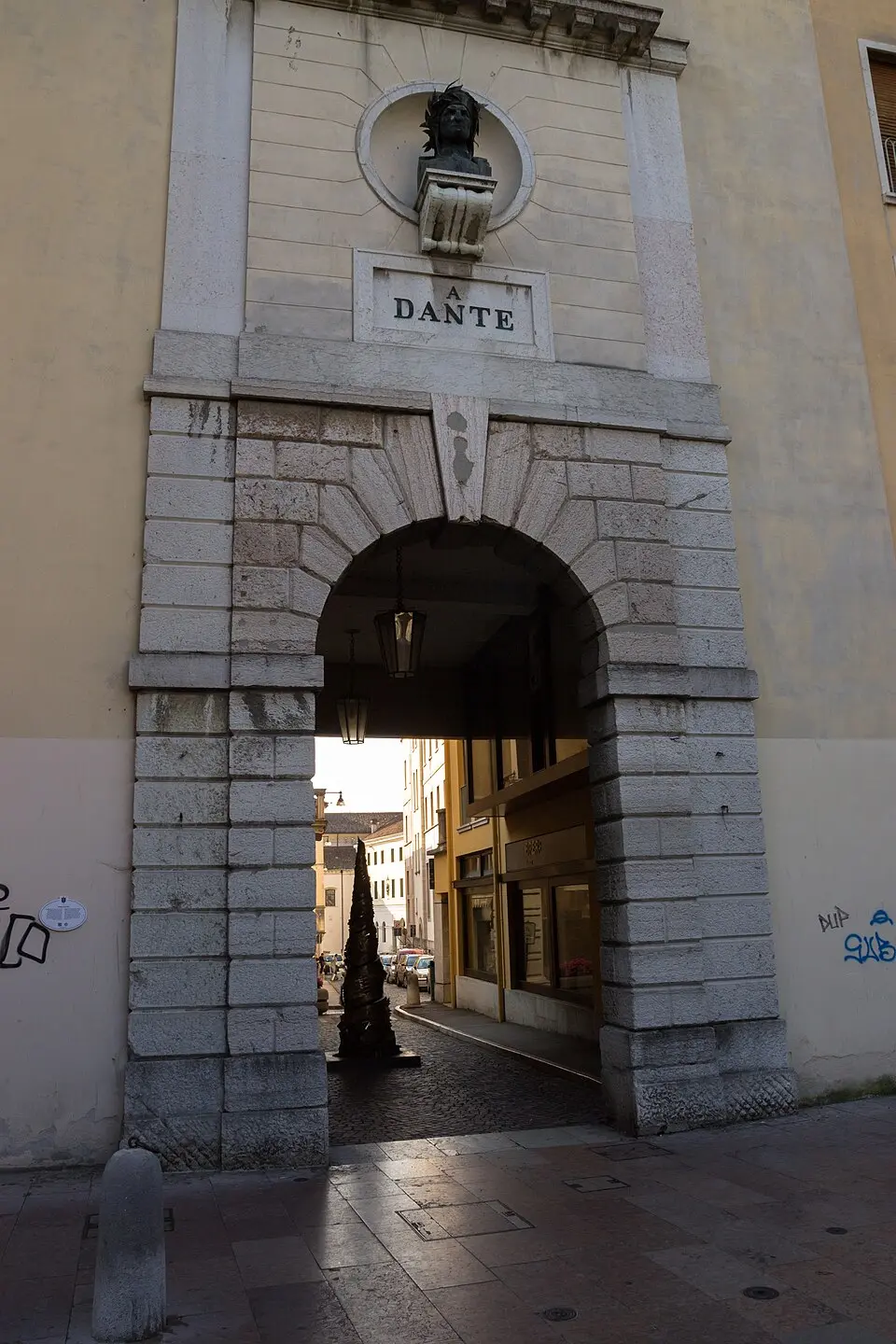 Porta Dante