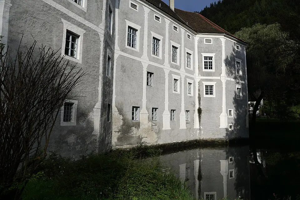 Bild: Christian Pirkl · CC BY-SA 3.0 AT Schloss Weyer