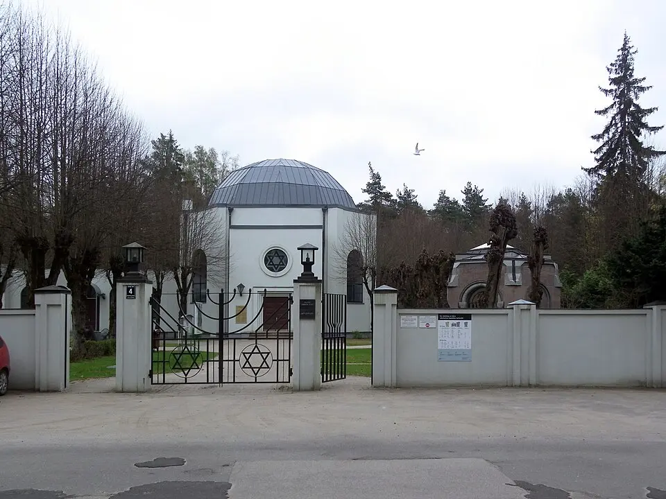 Jaunie ebreju kapi