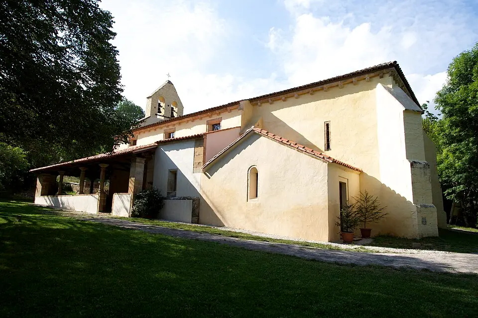 iglesia de Santa María de Llas
