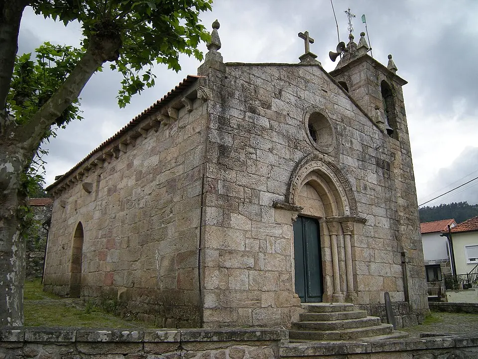 Chaviães e Paços