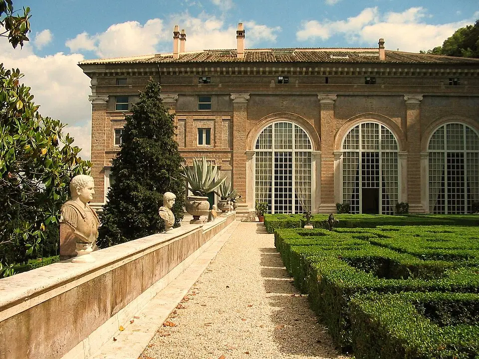 Image: Pierreci · CC BY-SA 3.0 villa Madame