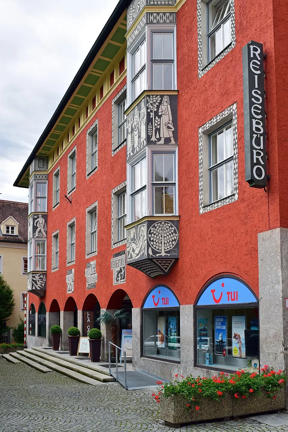 Image: Haeferl · CC BY-SA 3.0 Landesreisebüro und Nebengebäude