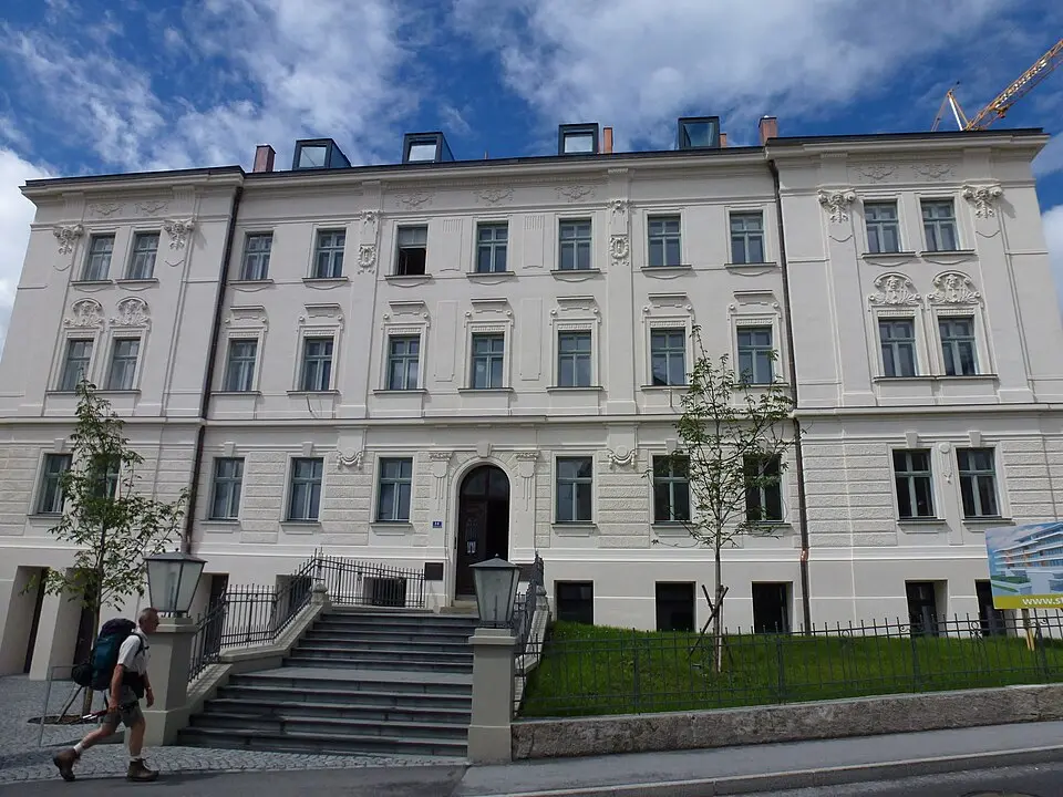 Wohnhaus, Alte Sparkasse