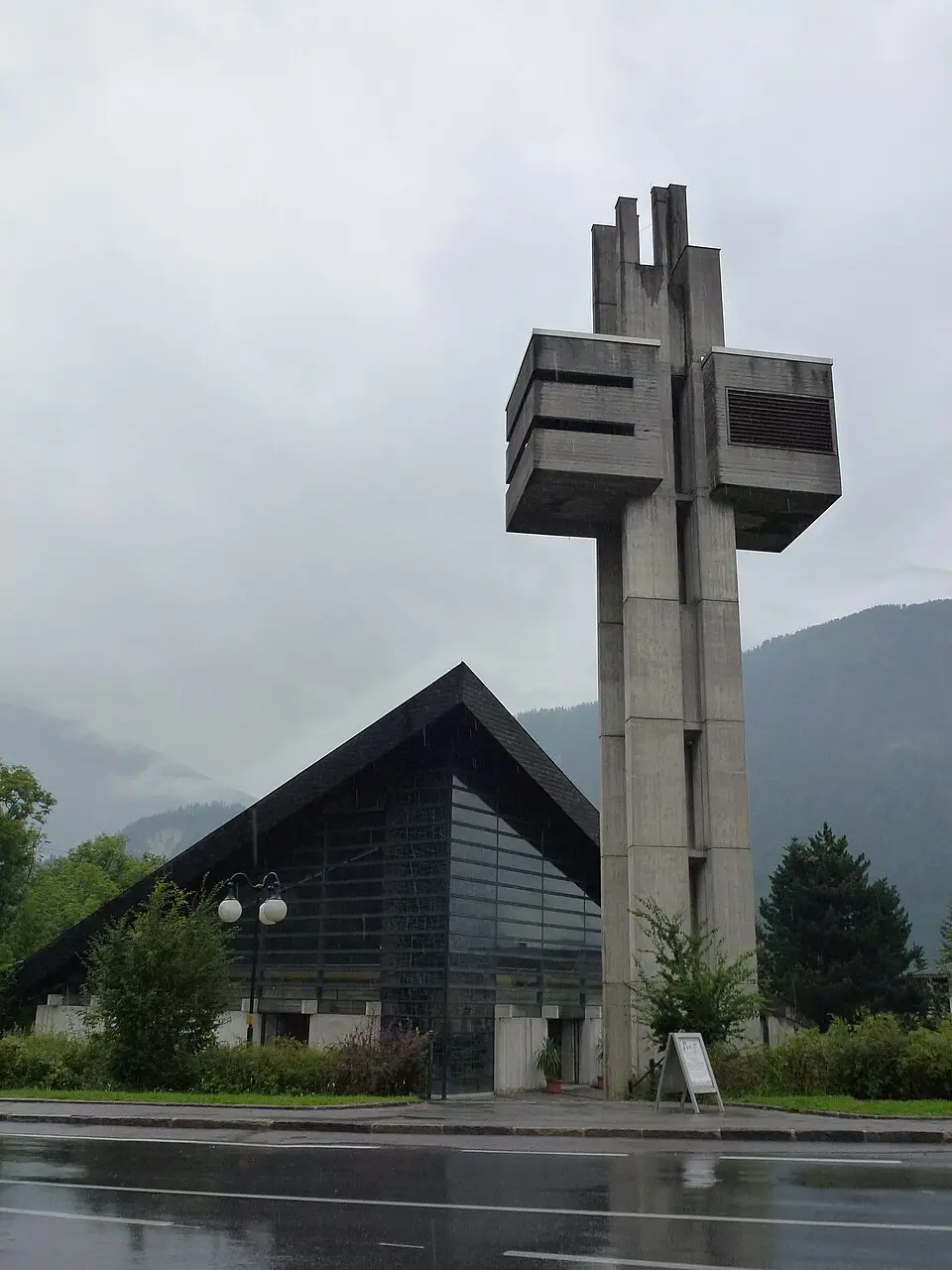 Image: Leitzsche · CC0 Kirche zu den Heiligen Engeln