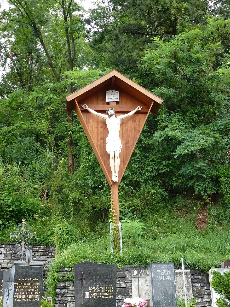 Kruzifix am Neuen Friedhof