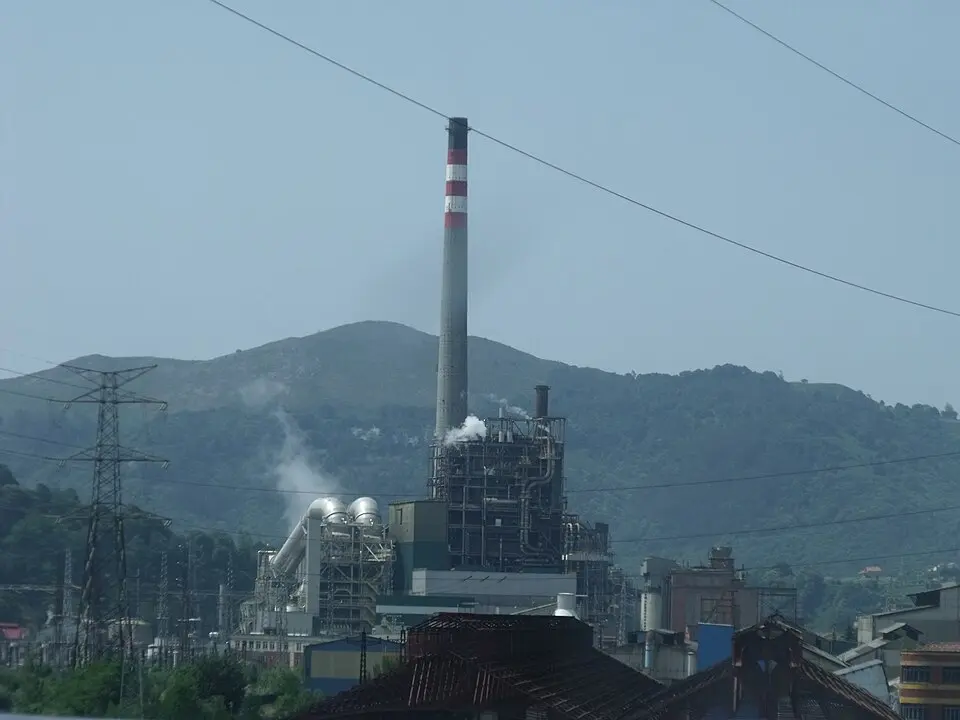 Central térmica de Lada