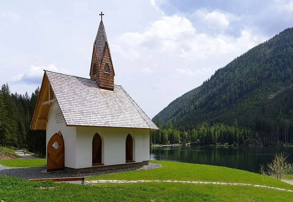 Slika: Uoaei1 · CC BY-SA 4.0 Ingeringsee Kapelle