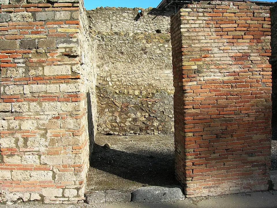 ingresso per piano superiore (VIII.4.52)
