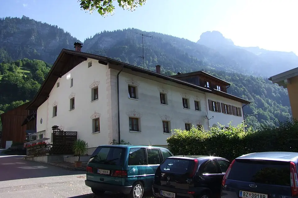 Tobelhof samt Wirtschaftsgebäude