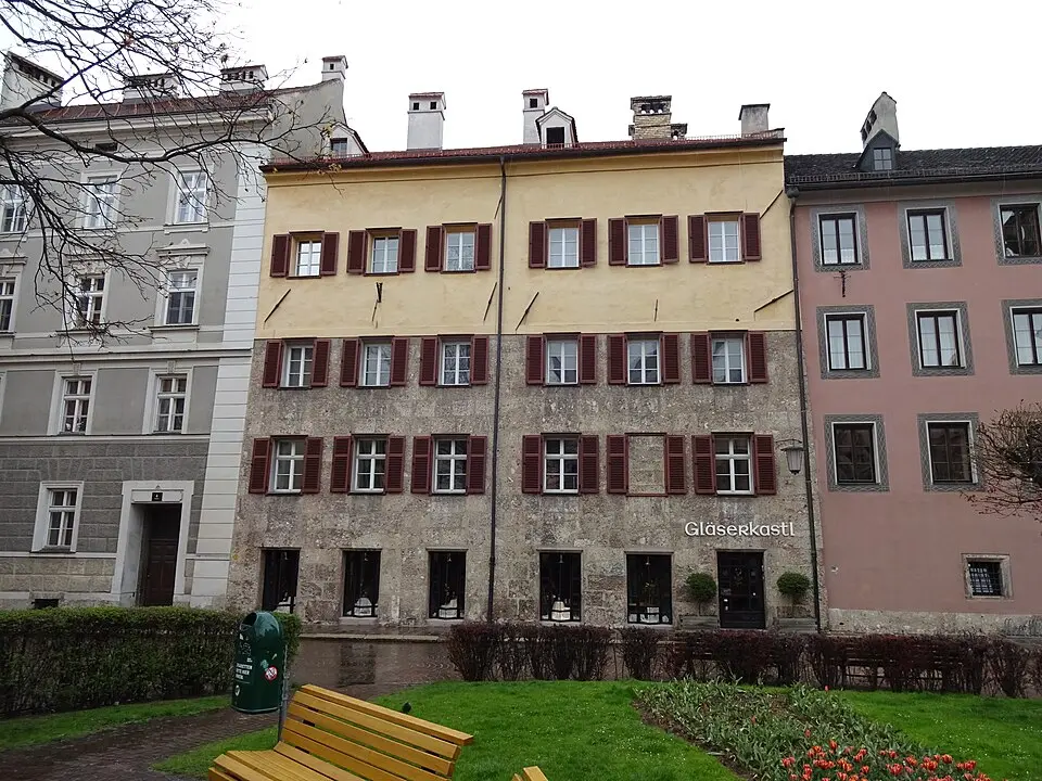 Wohn- und Geschäftshaus