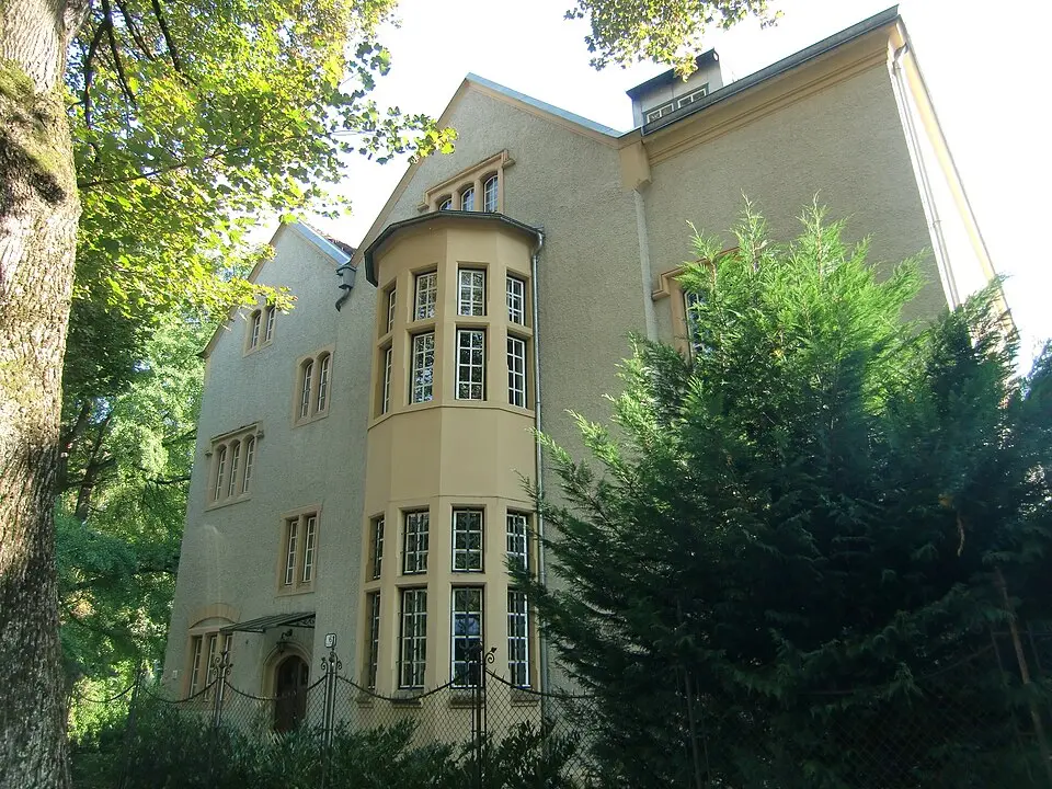 Villa Scala (mit Garteneinfassung)