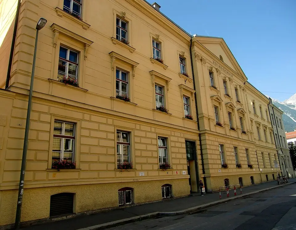 Volksschule, Waldorfschule und Kindergarten Dreiheiligen mit Turnsaal