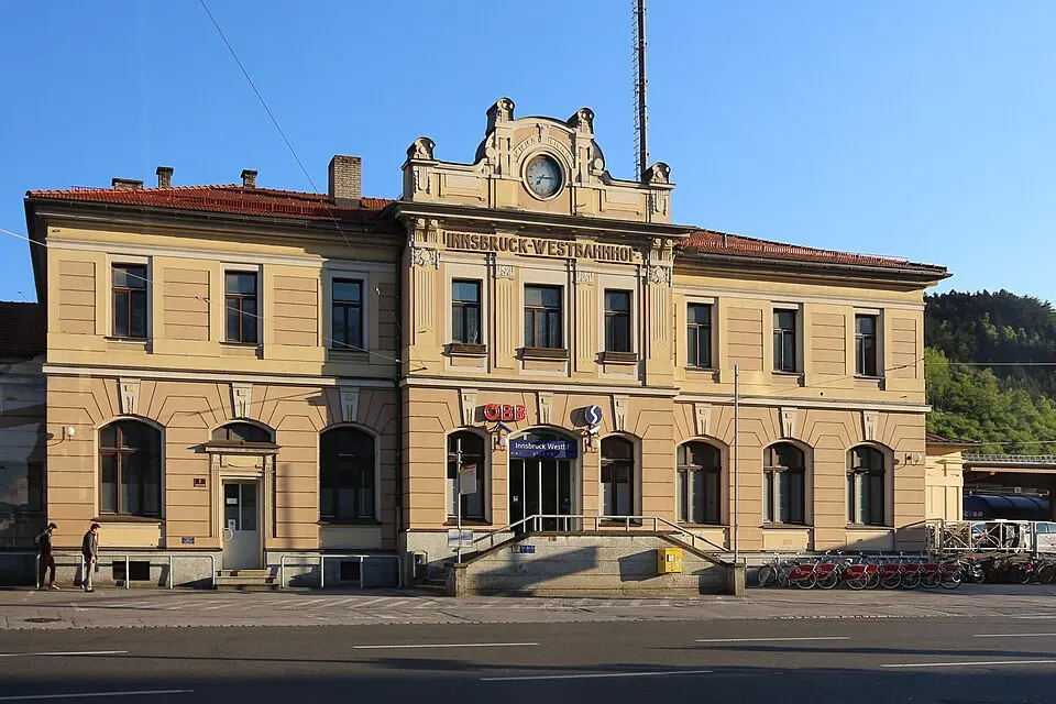 Aufnahmsgebäude Innsbruck Westbahnhof