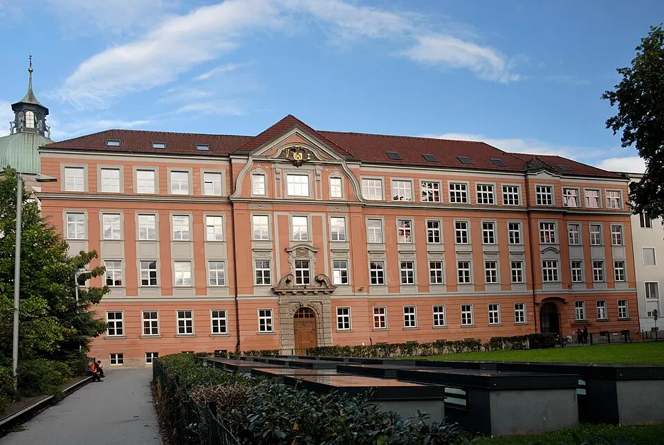 Bild: Haneburger · Public domain Gebäude des Akademischen Gymnasiums Innsbruck