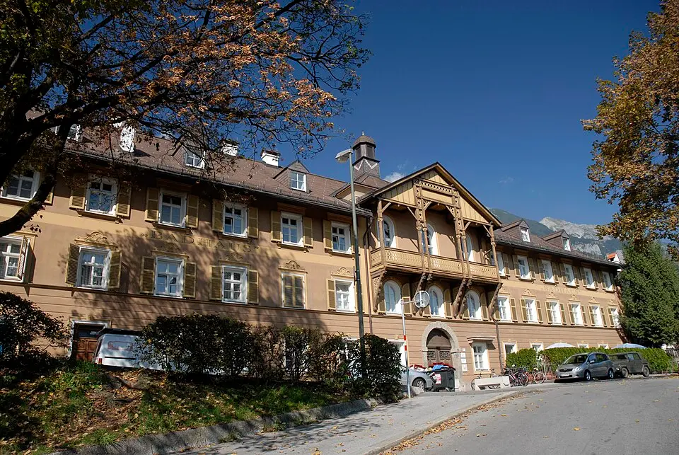 Wohnhaus, ehem. Badhaus