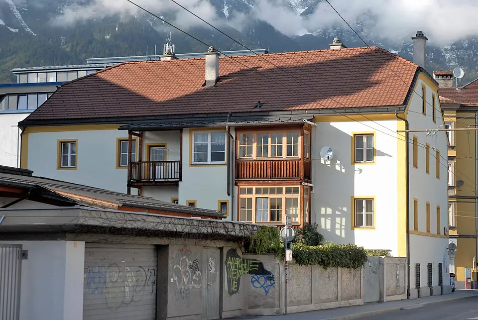 Image: Haneburger · Public domain Widum Dreiheiligen