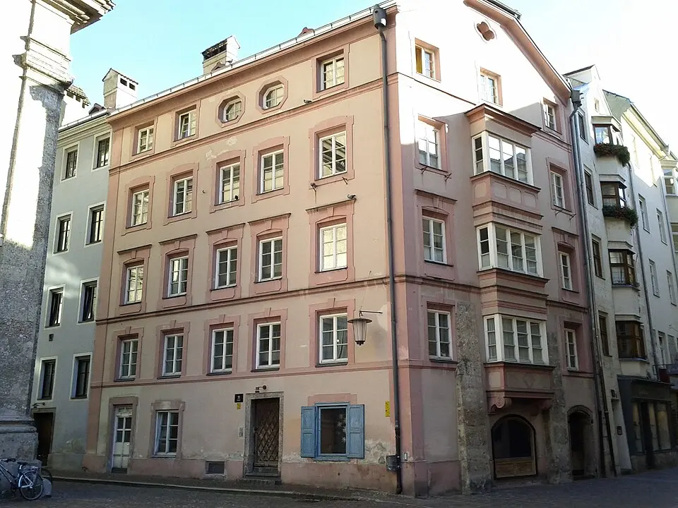 Image: Leitzsche · CC BY-SA 3.0 Wohn- und Geschäftshaus