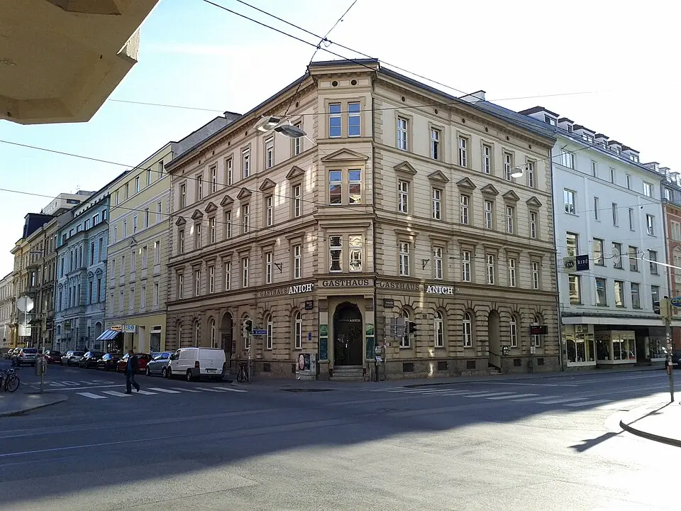 Bild: Leitzsche · CC BY-SA 3.0 Miethaus, Gasthaus