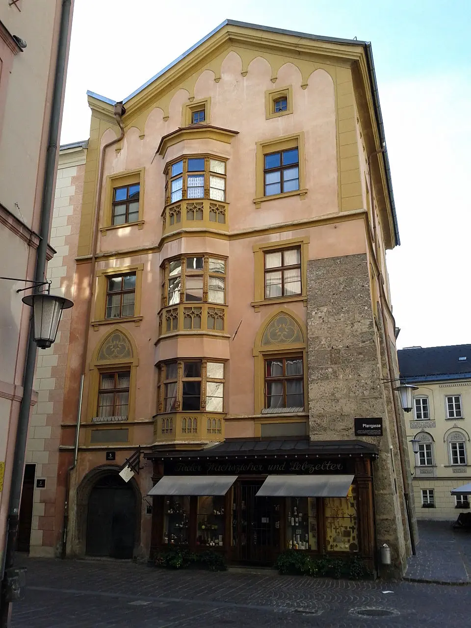 Image: Leitzsche · CC BY-SA 3.0 Ettlhaus mit Kapellenapsis