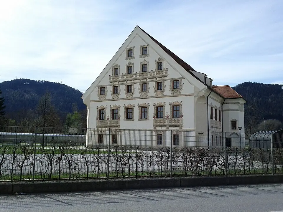 Pulverturmareal (Pulverturm, Verwaltungsgebäude, Einfriedungsmauer mit Portal), Universität