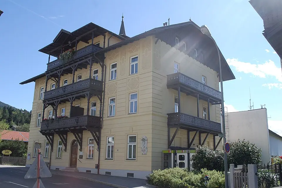 Kép: Hafelekar (talk) · CC BY-SA 3.0 AT Wohnhaus, ehem. Schulhaus
