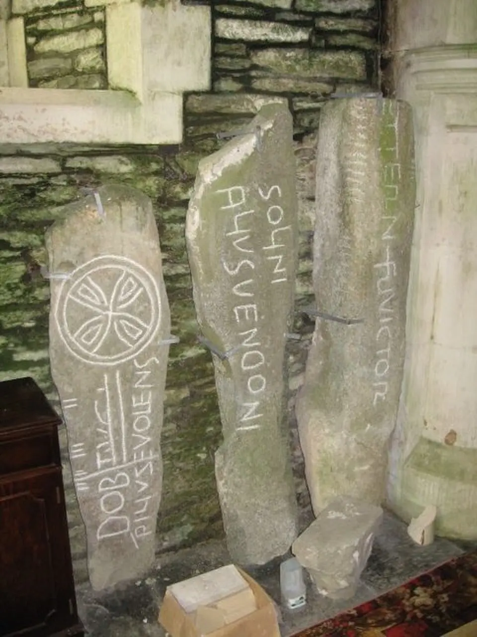 Inschriftensteine der St Clydau’s Church