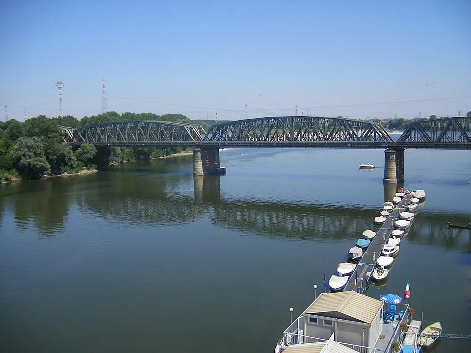 Eisenbahnbrücke Piacenza
