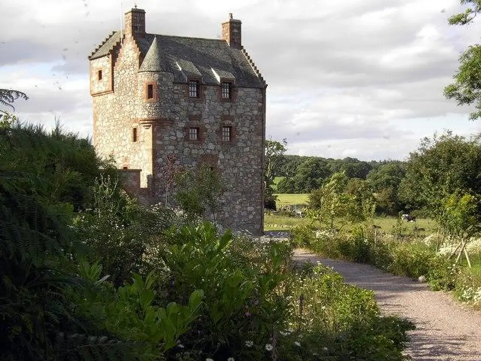 Image: Colin Kinnear · CC BY-SA 2.0 Abbot's Tower