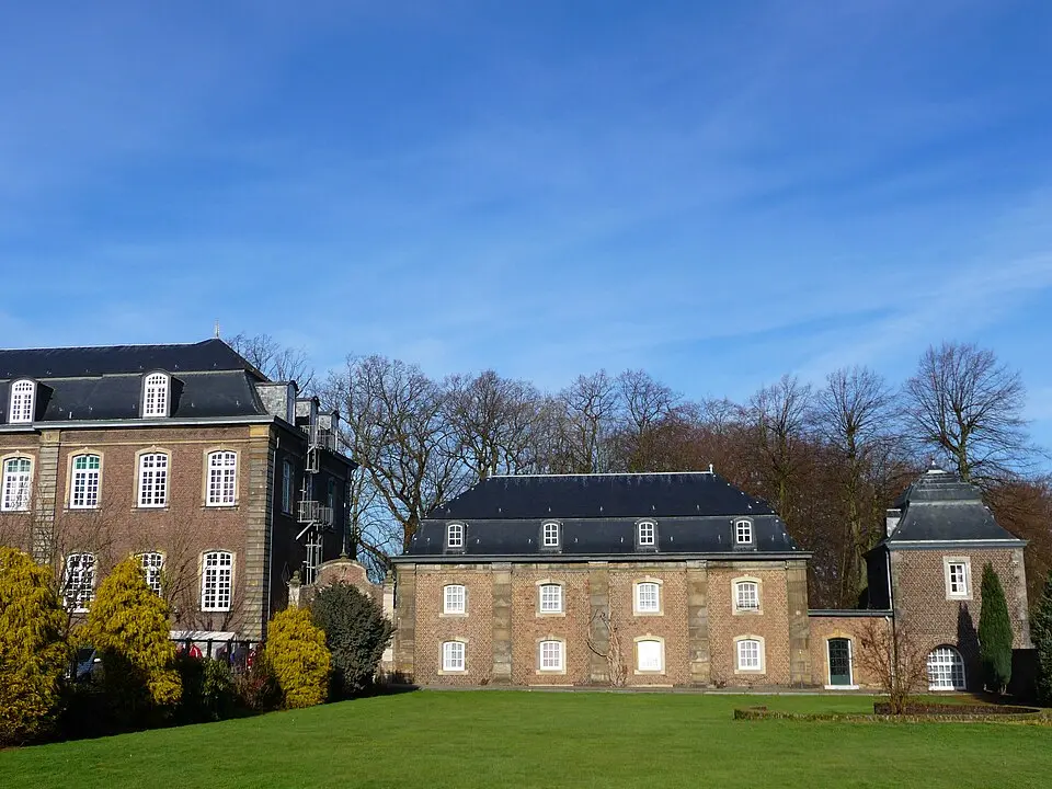 Kép: Rododendron at nl.wikipedia · CC BY-SA 3.0 abdijgebouwen Abdij Rolduc