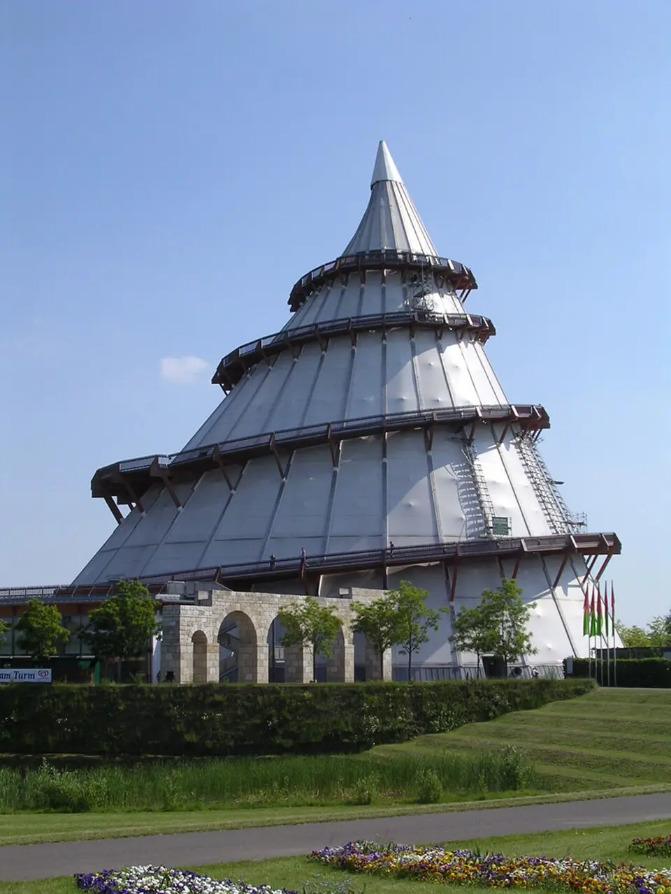 Obrázok: Hadhuey at German Wikipedia · CC BY-SA 3.0 Jahrtausendturm