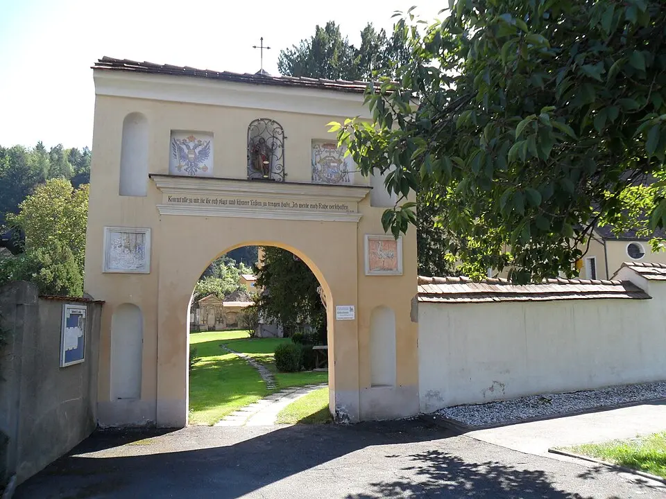 Jakobifriedhof mit Portal und Mauer