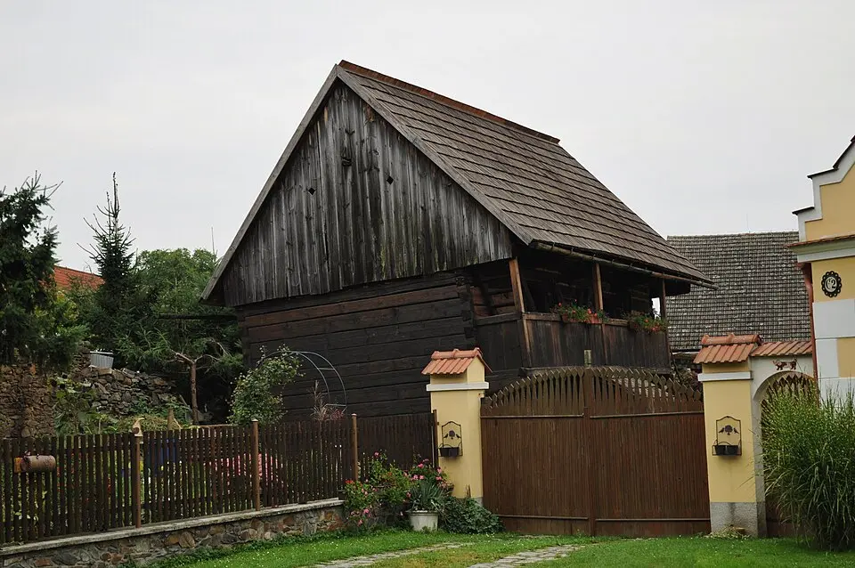 Obec Jarov