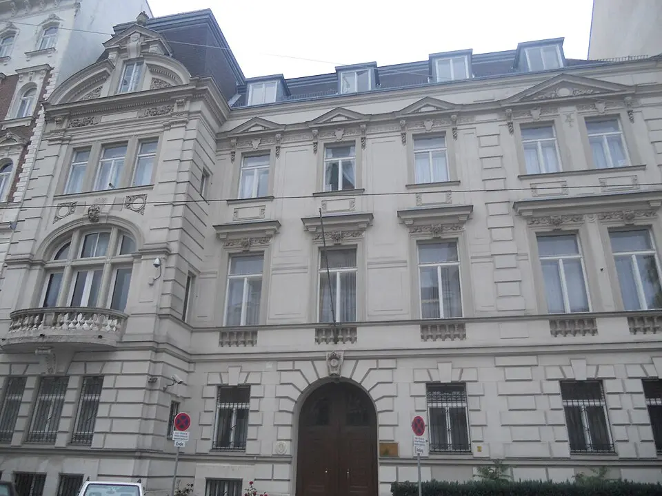 Image: Maclemo · CC BY-SA 3.0 Ehem. Palais Redlich