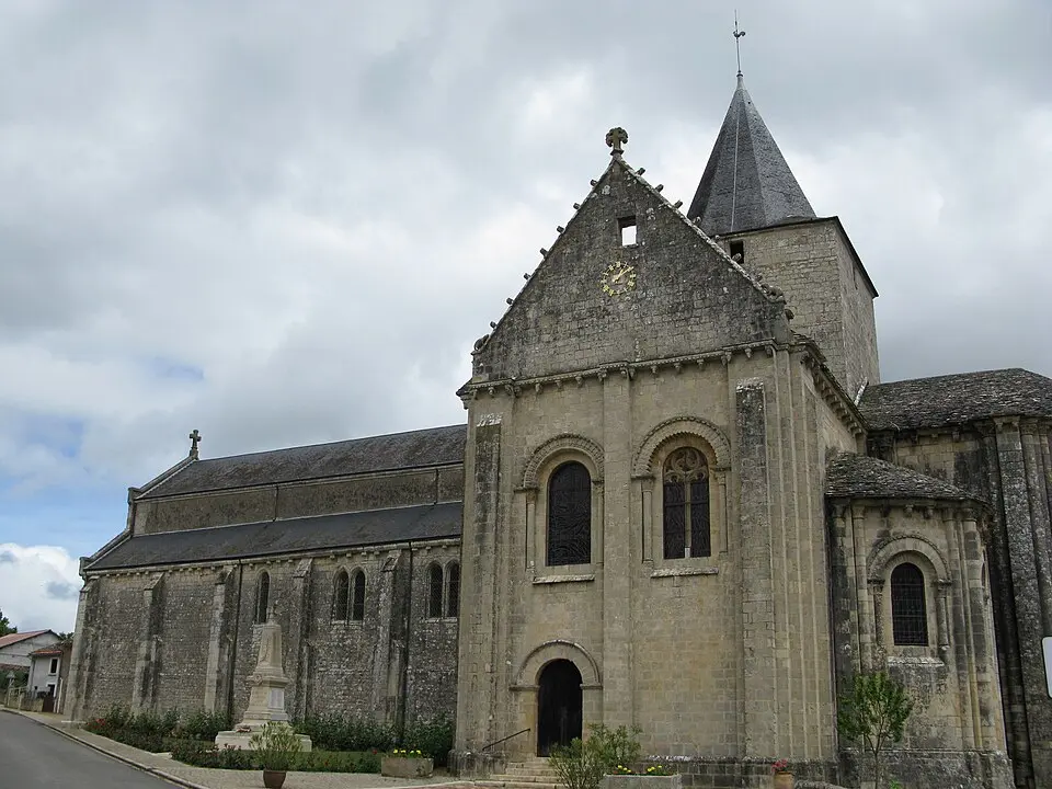 église Saint-Jean-Baptiste de Jazeneuil