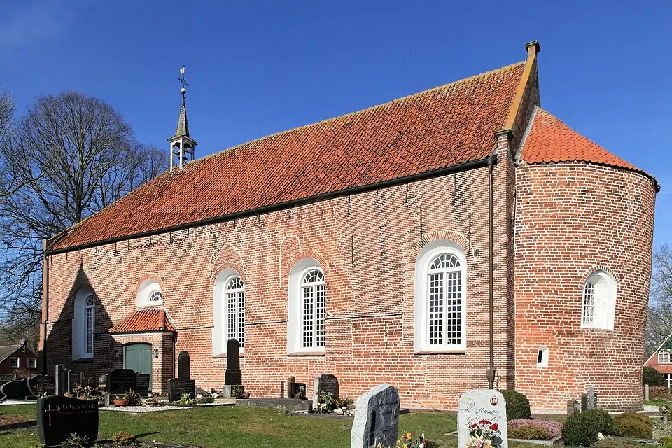 Immagine: Frank Vincentz · CC BY-SA 3.0 Midlumer Kirche