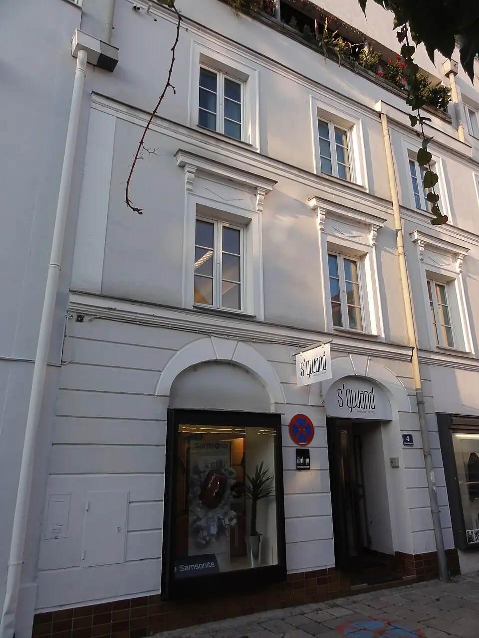 Wohn- und Geschäftshaus