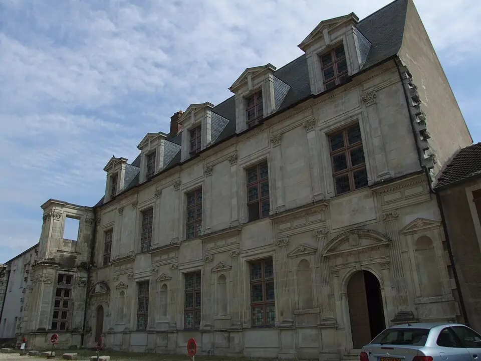 Slika: Christophe.Finot · CC BY-SA 2.5 ancien château des comtes de Gondi